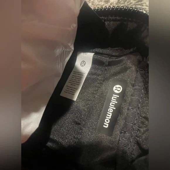 Lululemon Black Easy Access Crossbody Bag NWT - Picture 6 of 8